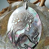 Mother-of-pearl pendant 
