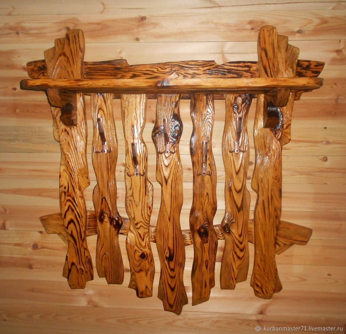 Вешалка для одежды в баню из дерева