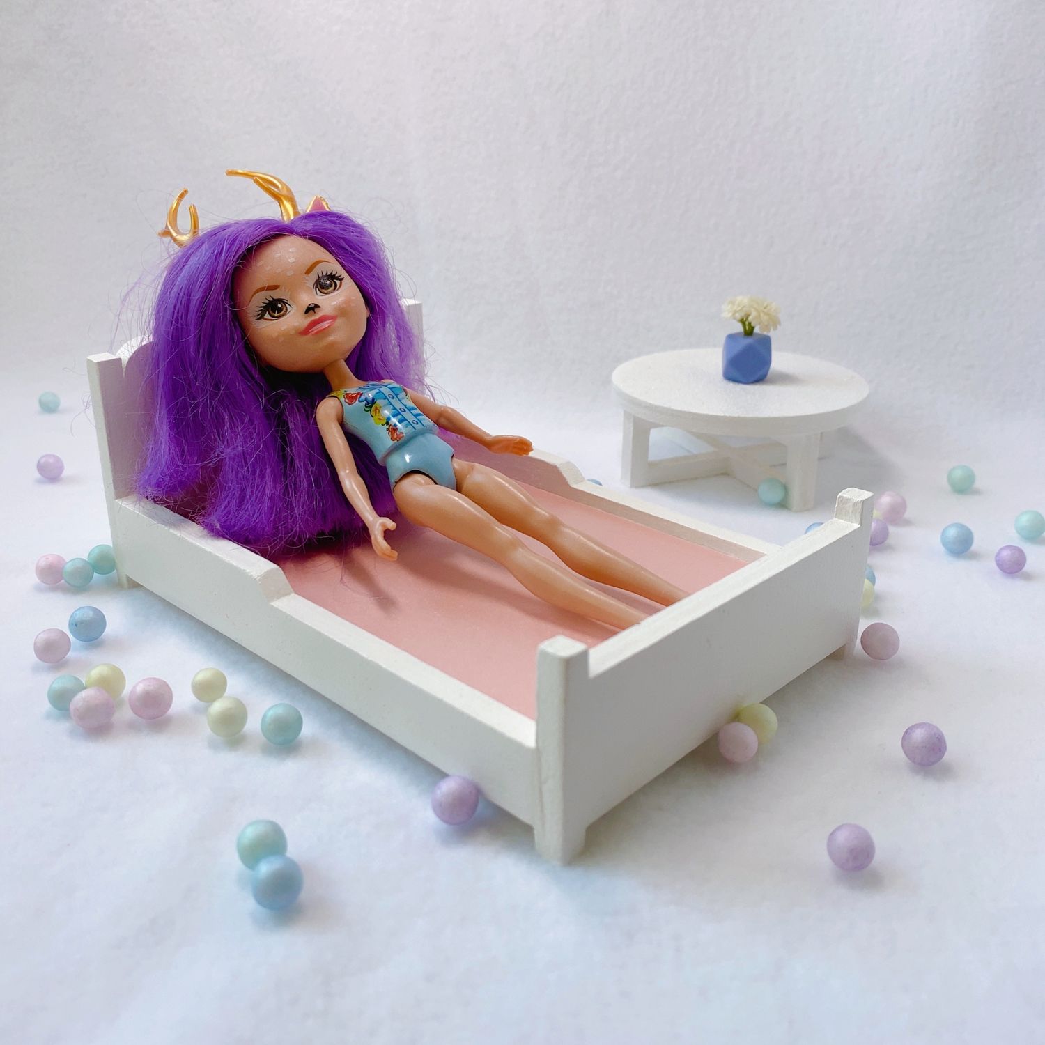 Как сделать из пластилина кровать для кукол