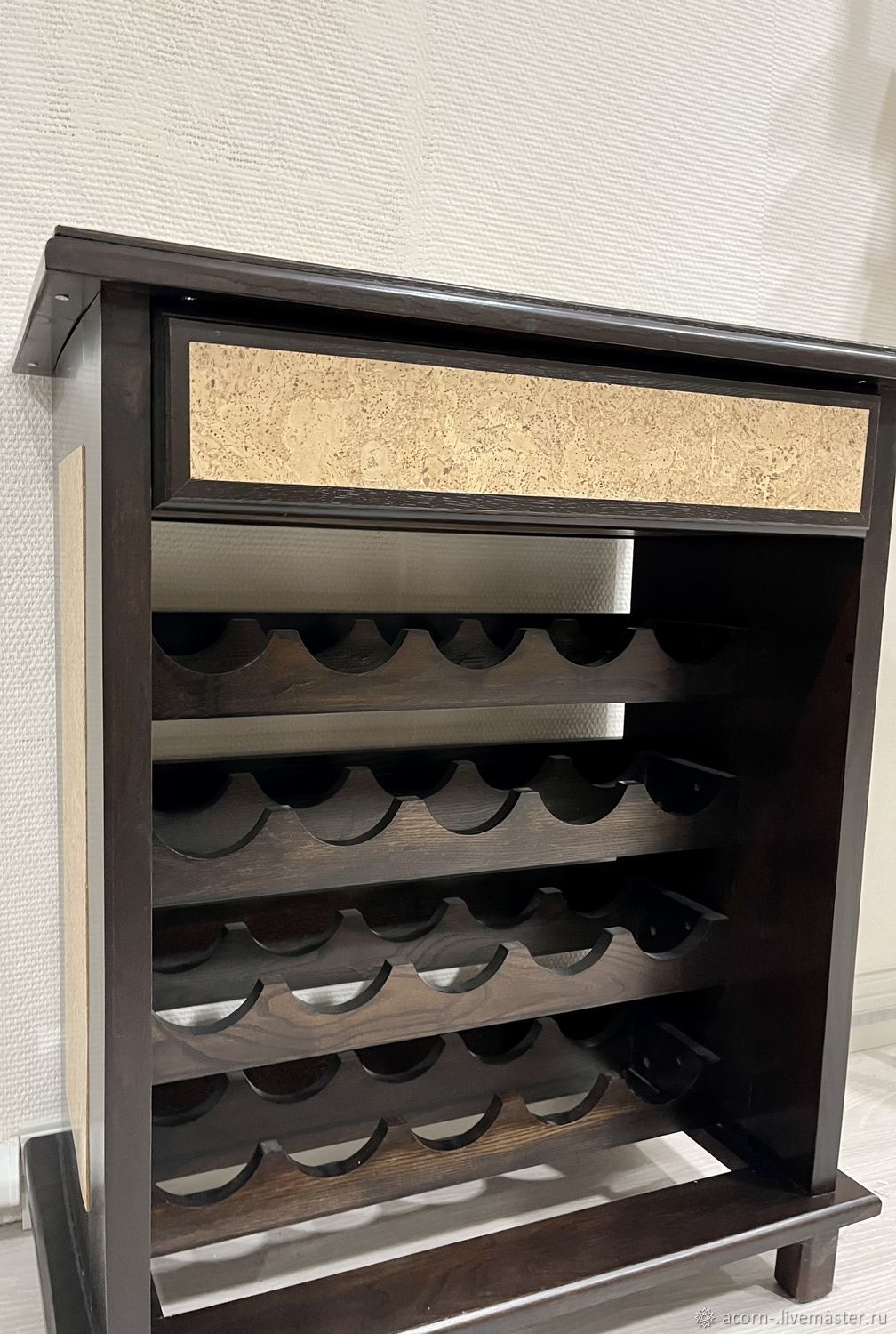 Тумба для вина из массива ясеня и вставками из кары пробкового дуба в ...