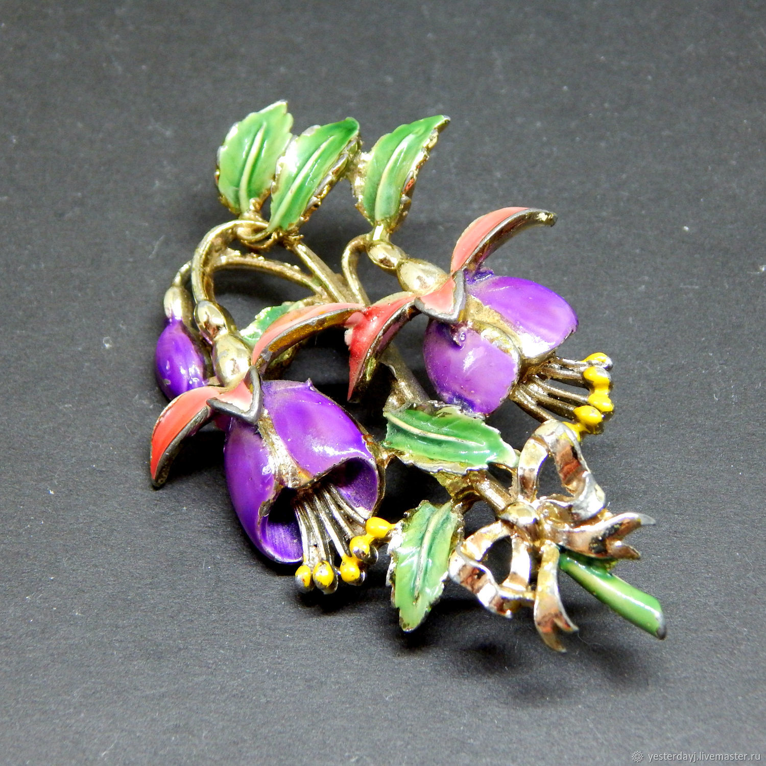 Брошь фуксия exquisite. Брошь фуксия. Брошь фуксия. Бордовая брошь. Брошь фуксия.