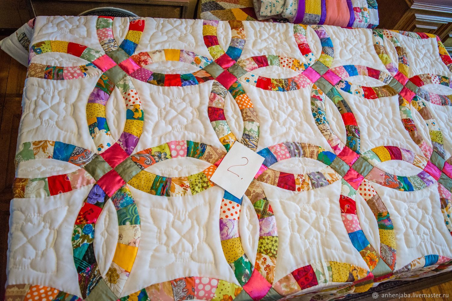 Одеяла ручной работы купить. Пэчворк одеяла и покрывала. Красивые Лоскутные одеяла. Пэчворк покрывало круги. Рязанское одеяло пэчворк.