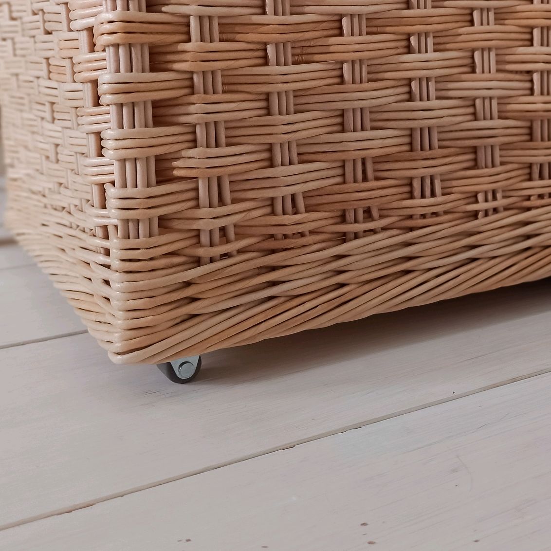 Корзина плетеная на колесах по вашим размерам в интернет-магазине ...