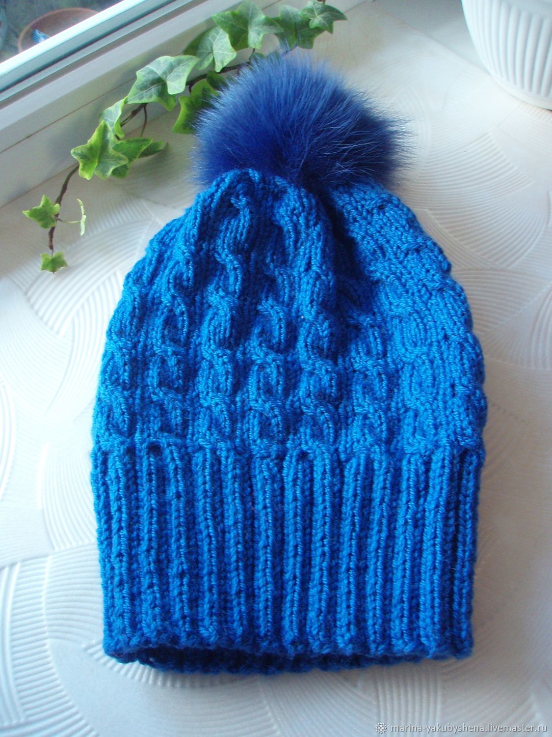 шапка вязаная жгутами спицами. вязаная шапка с косами. узоры для шапок. шапка со жгутами. шапки со жгутами.
