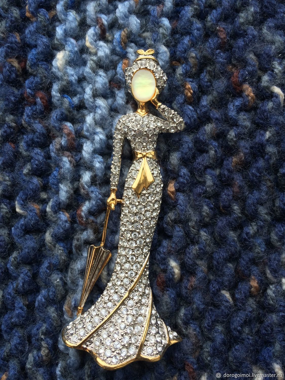 брошь дама в шляпе. брошь дама в шляпе. брошь из бисера дама в шляпке. брошь девушка в шляпе. кулон - брошь дама в чёрной юбке.