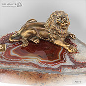 Для дома и интерьера handmade. Livemaster - original item Bronze lion with accents of demantoid on a plate of agate. Handmade.