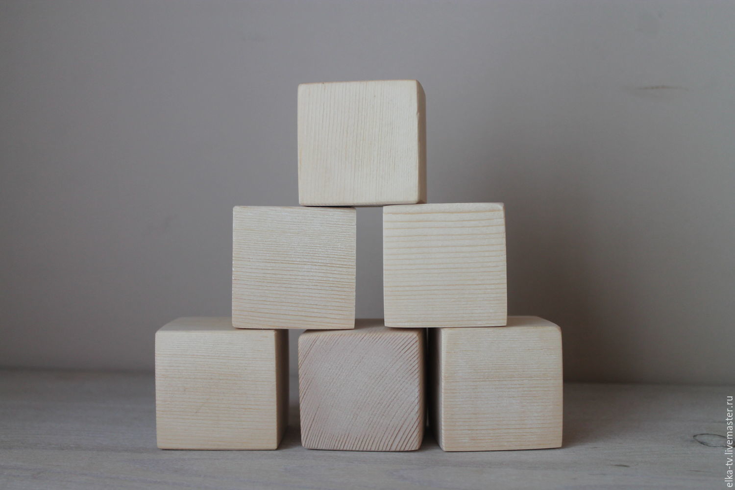 Пятерка кубов. Деревянные кубики. Кубик из дерева. Большие деревянные кубики. Деревянные Кубы.