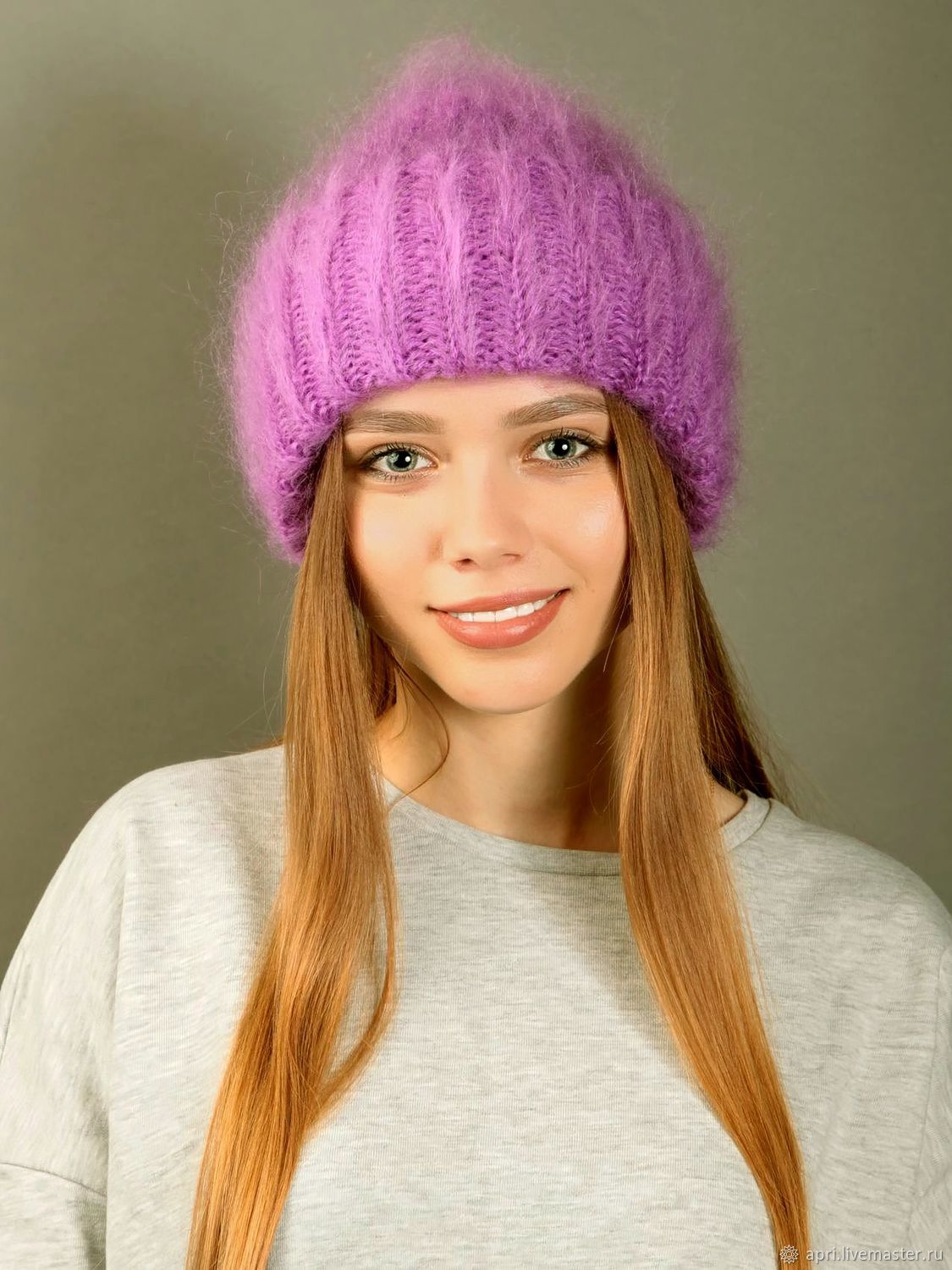 Женская зимняя шапка с отворотом