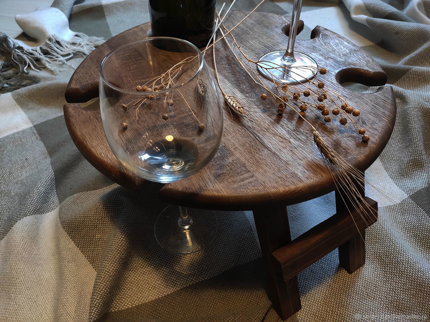 Складной столик для вина