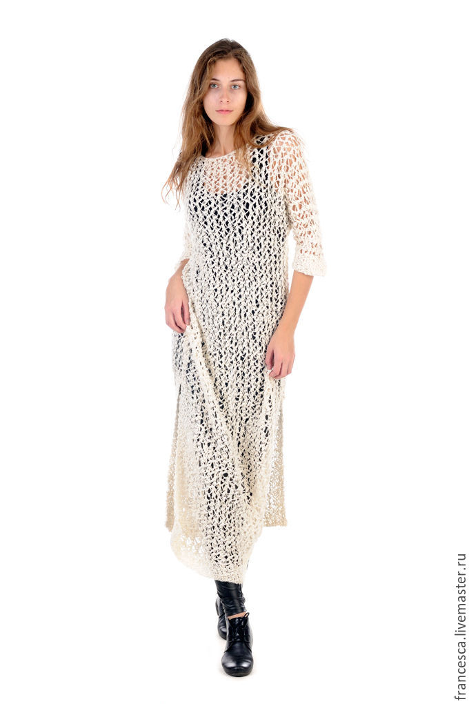 Платье длинное туника сетка вязаное натурального белого цвета в .