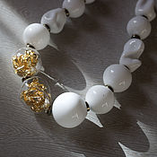 Украшения handmade. Livemaster - original item The necklace is white and gold from blown beads .Lampwork. Handmade.