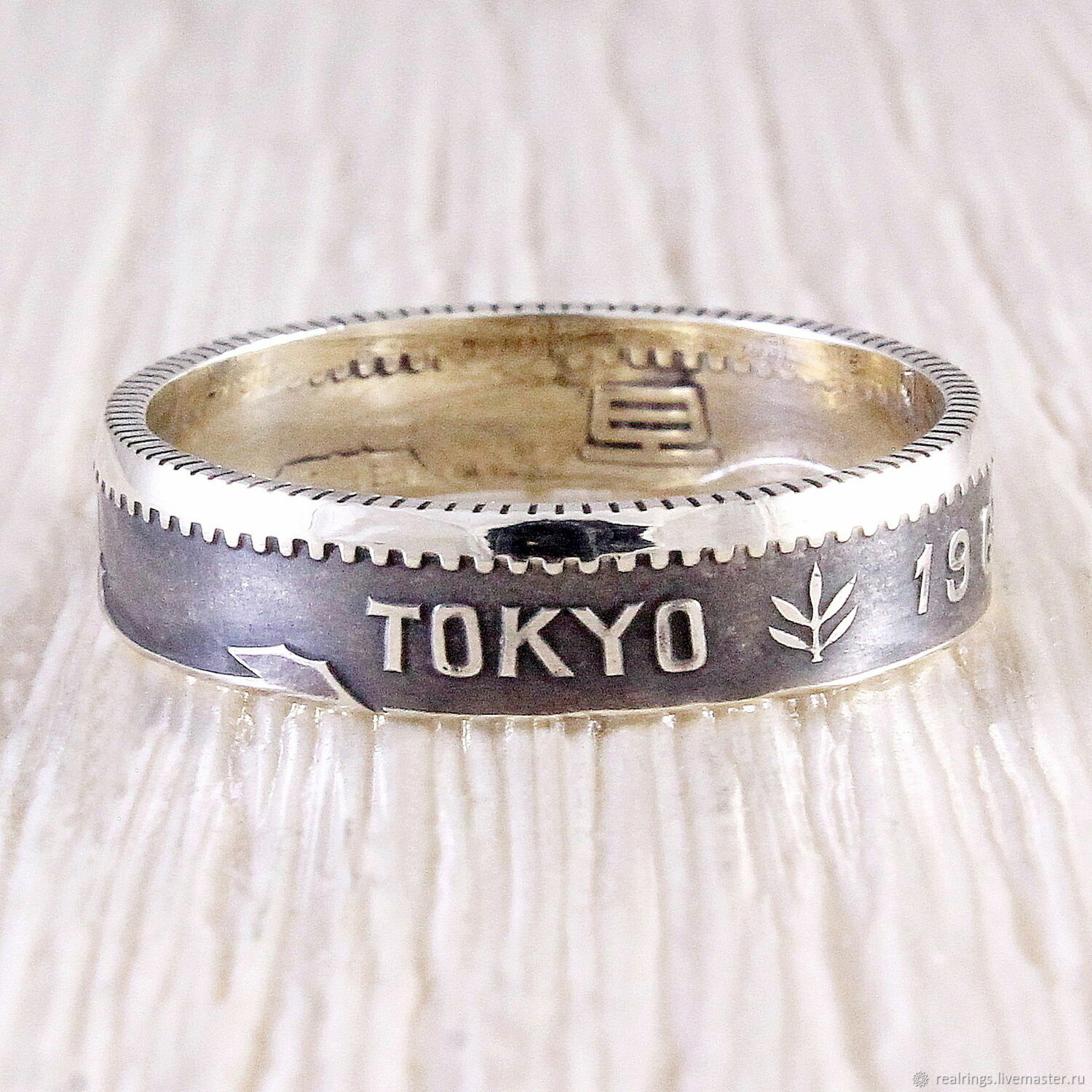 Серебряное кольцо из монеты (Япония) Токио в интернет-магазине ЯрмаркаМастеров по цене 2600 ₽ – F6JX1RU