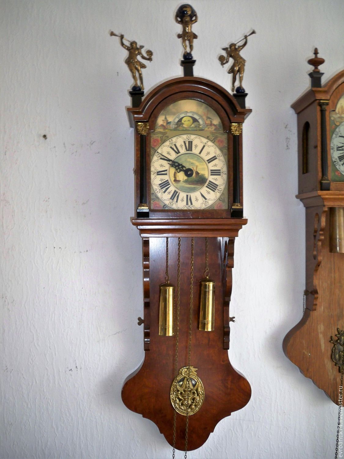 Часы настенные бу. Старинные настенные часы с боем Голландия Wuba. Часы настенные маятниковые с гиревым двигателем Маяк т2.810.042. Настенные часы с боем, Голландия Wuba.