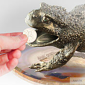 Фен-шуй и эзотерика handmade. Livemaster - original item Gift to the head of the big toad piggy bank bronze demantoids agate. Handmade.
