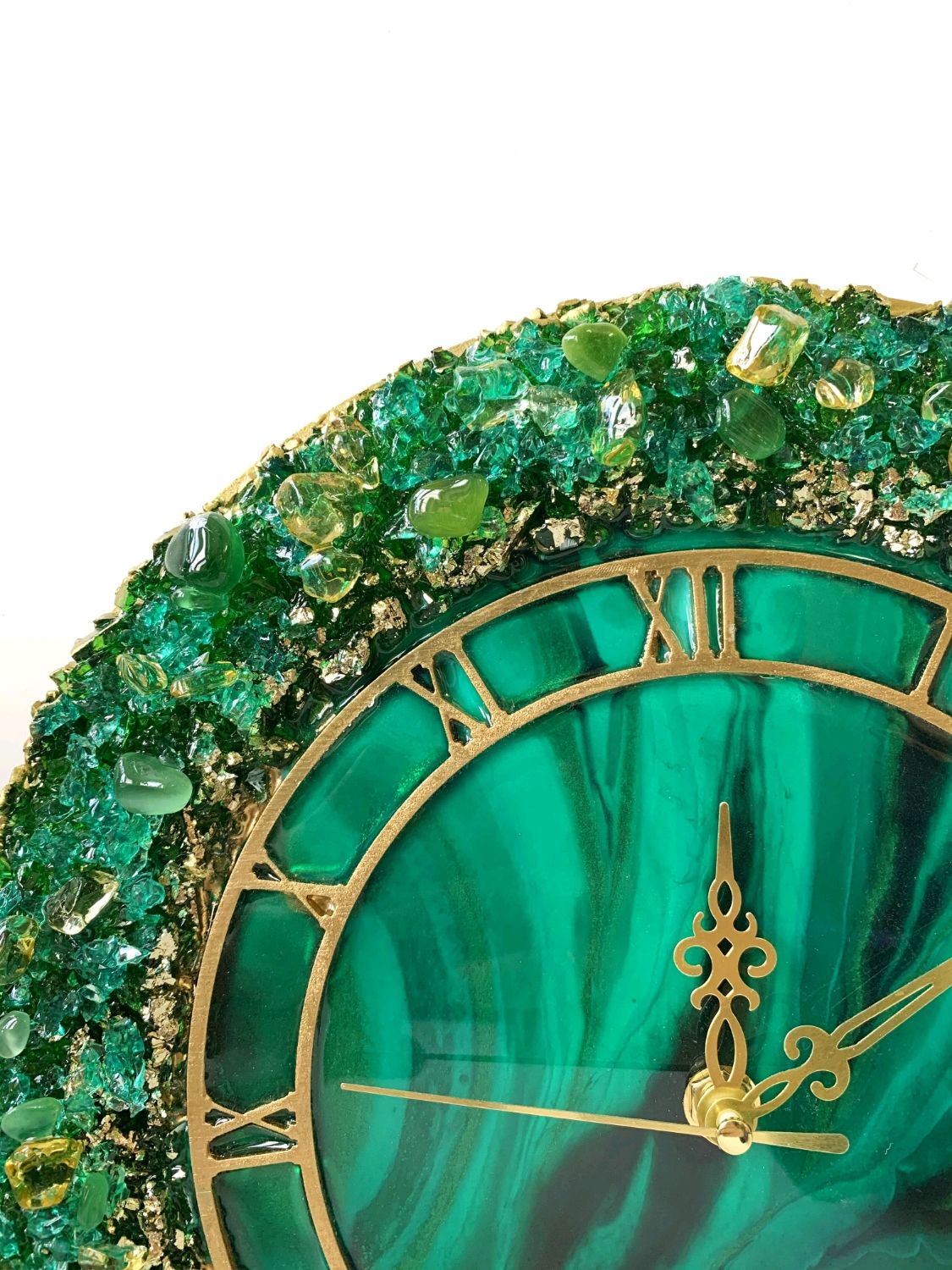 Время самоцветов. Часы зеленые. Часы с натуральными камнями. Интерьерные часы из камня. Настенные часы, зеленый.