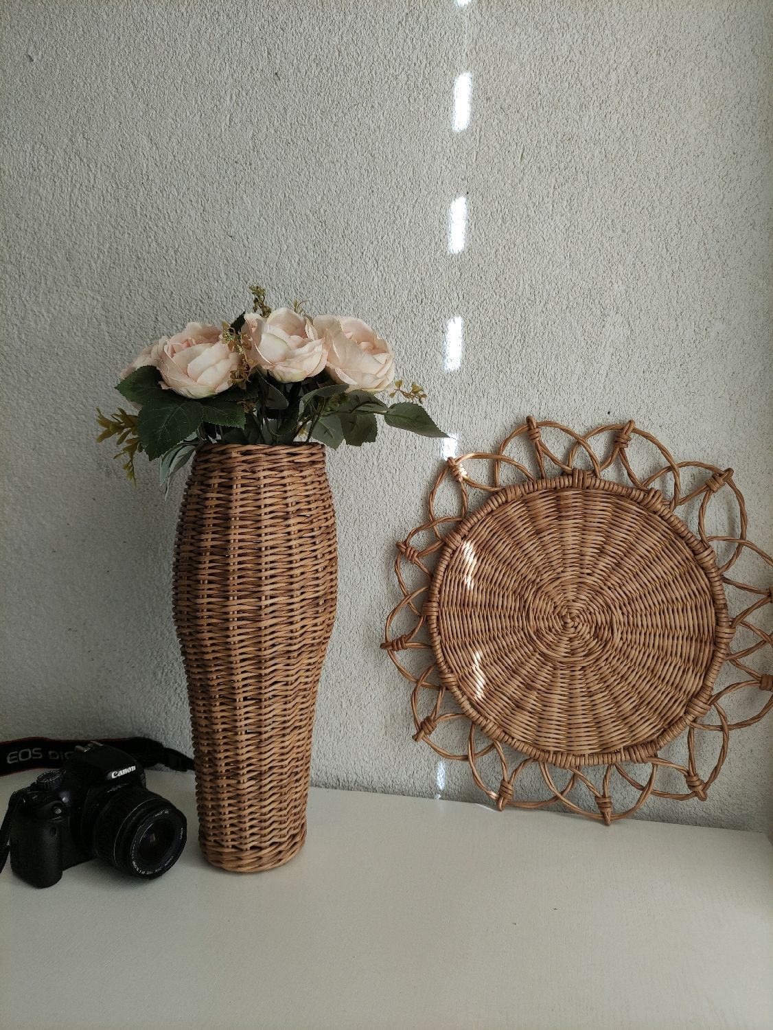 соломенная ваза напольная в интерьере
