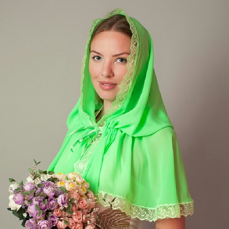 Платка ростов на дону. Платок зеленый. Платок в храм зеленый. Платок на голову для церкви. Девушка в зеленом платке.