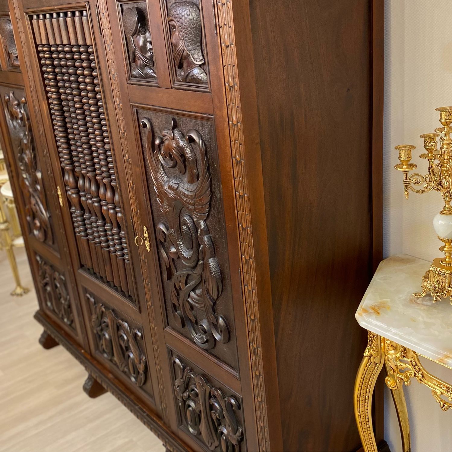 Винтаж: Шкаф антикварный из массива красного дерева в интернет-магазине ...