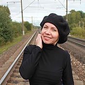 Beret with flower brooch 