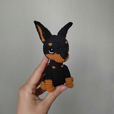 Куклы и игрушки ручной работы. Ярмарка Мастеров - ручная работа Вязаная игрушка доберман, мини доберман. Handmade.