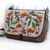 Bag with clasp: Bag with embroidery 