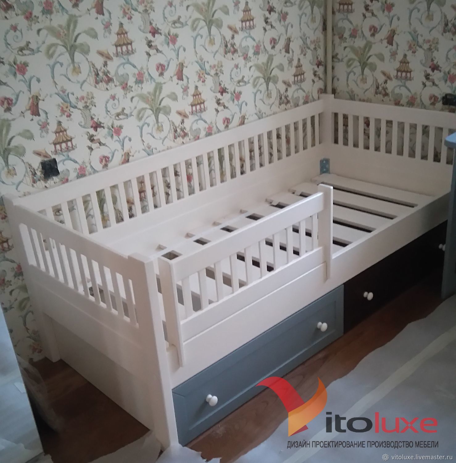 Кровать со съемным бортиком для новорожденных