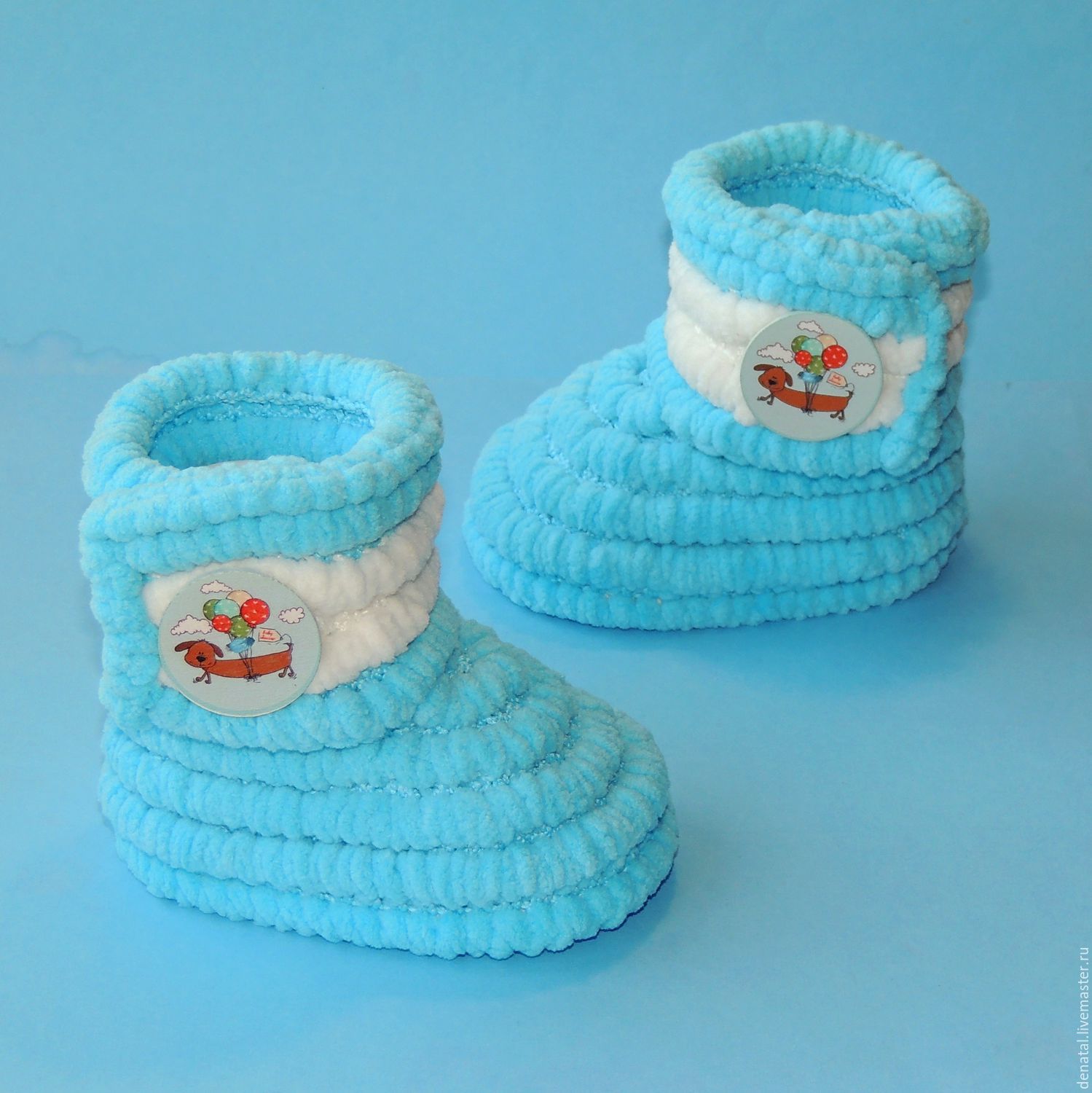 Вязание из плюшевой пряжи для новорожденных: шапочка и пинетки