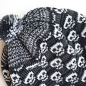 Аксессуары ручной работы. Ярмарка Мастеров - ручная работа Knitted men`s hat with black skulls. Handmade.