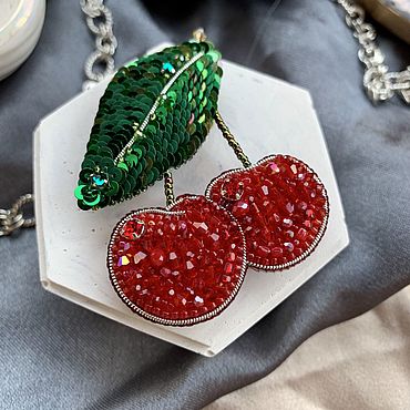 Украшения ручной работы. Ярмарка Мастеров - ручная работа Брошь Вишня. Handmade.