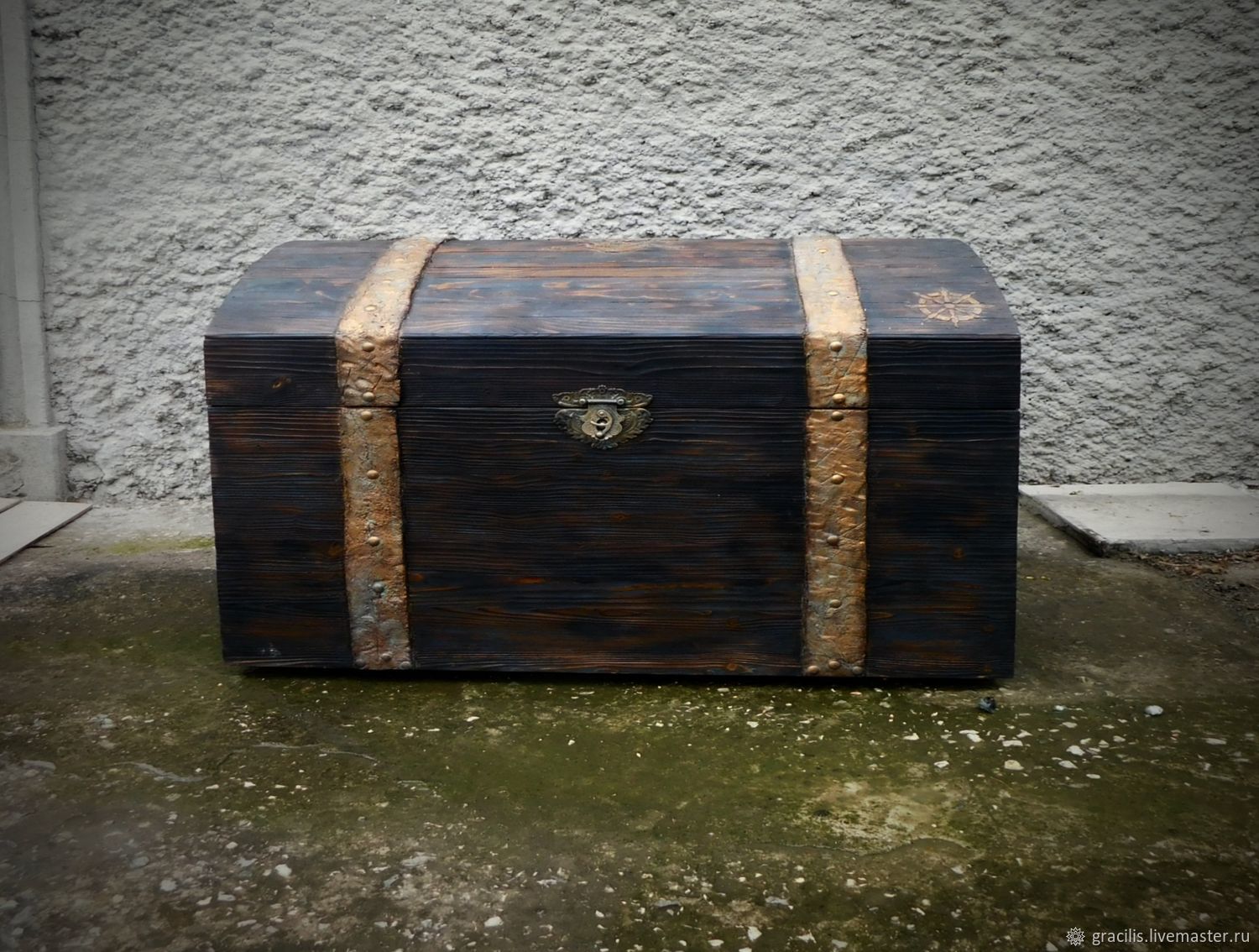 дореволюционные сундуки. сундук средневековье. антикварный сундук. красивый сундук. самый большой сундук был.