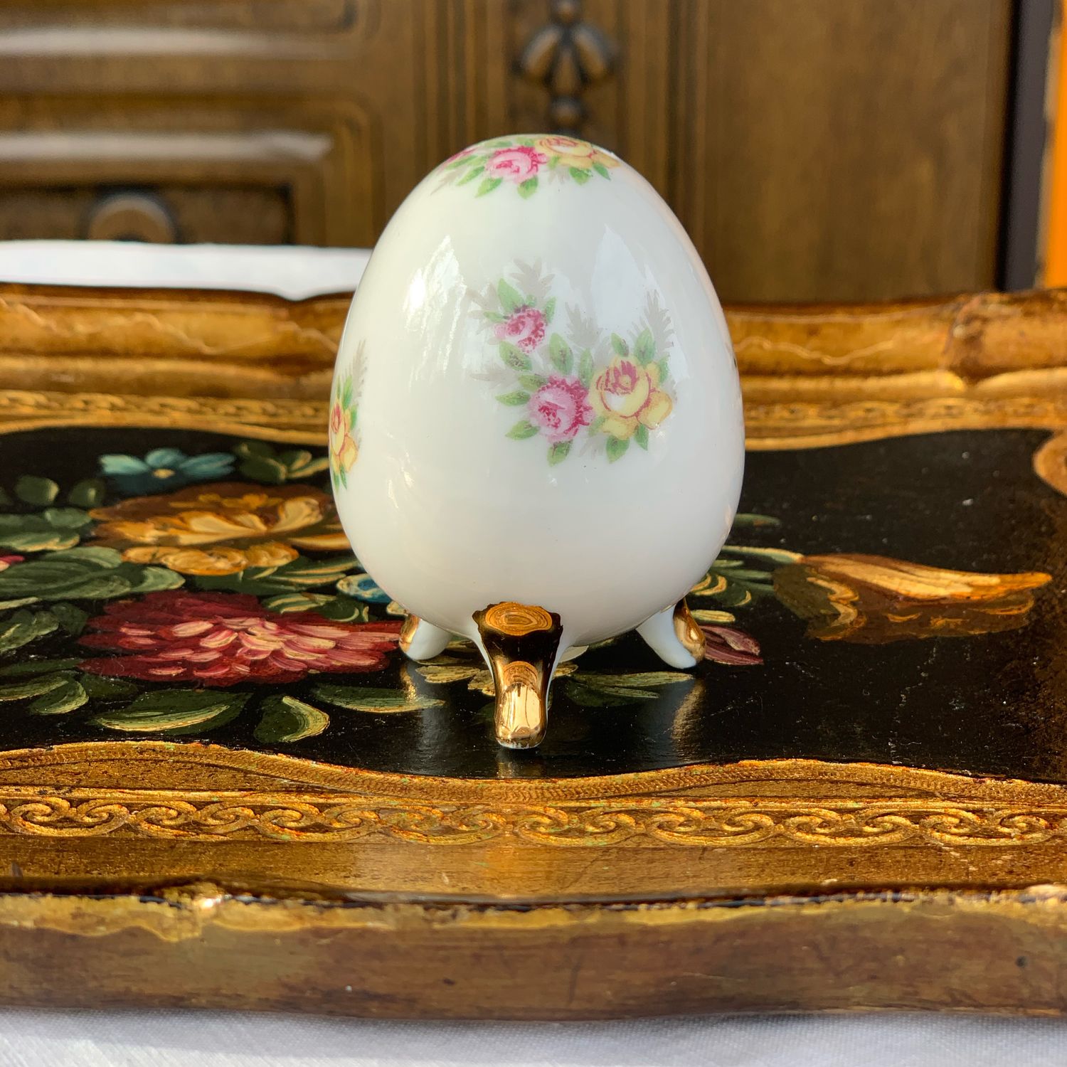 Фарфоровые яйца купить. Фарфоровые яйца. Солонка яйцо фарфор. Солонка в виде яйца фарфор. Пасхальное яйцо фарфор 19 век.