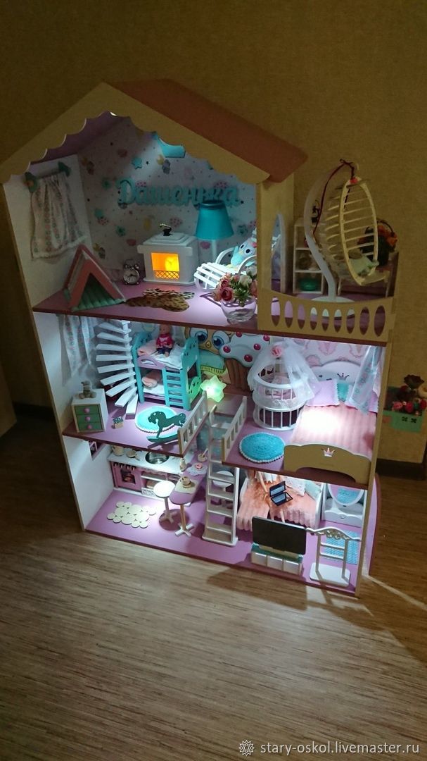 Большой деревянный кукольный домик с мебелью для Барби