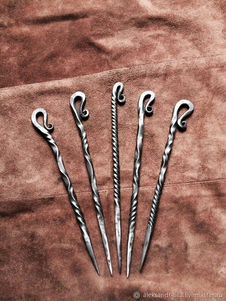 Кованый оберег символ города. Кованная игла оберег. Кованная игла оберег. Спица оберег. Спица оберег.