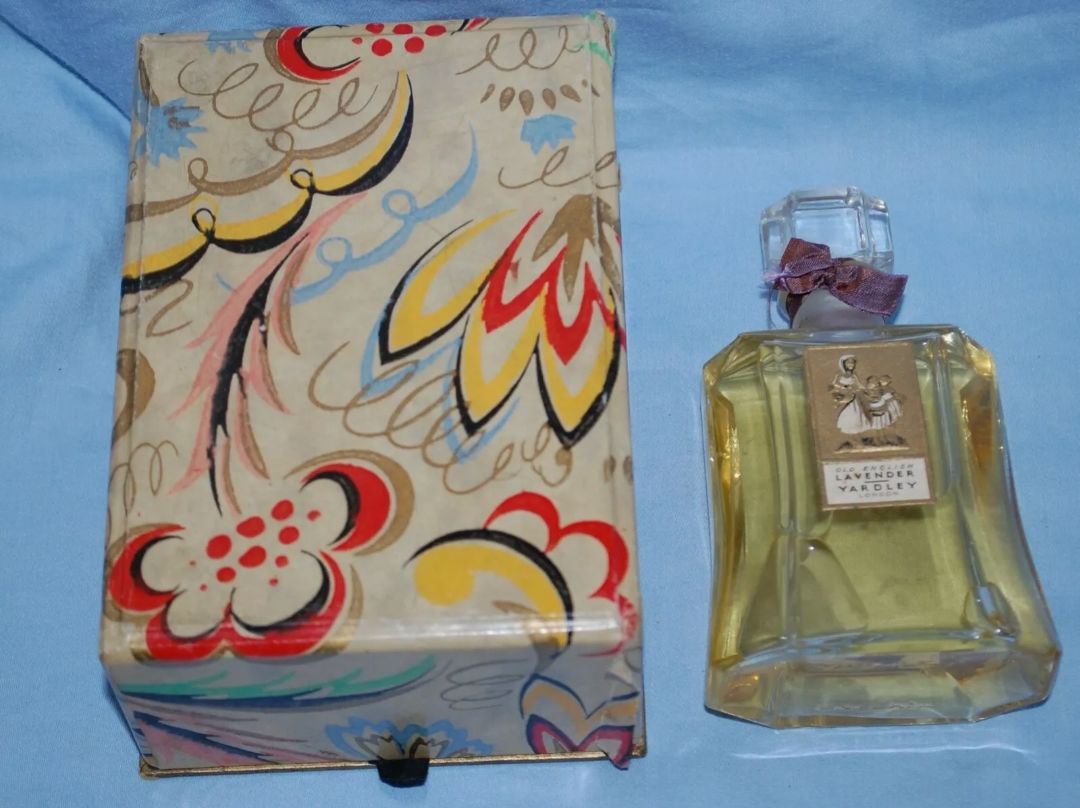 Рене лалик парфюм. Одеколон дзинтарс ссср. Ultraviolet винтаж alain parfums. Парфюмерные флаконы 19 века 19 века. Флакон французских духов 1911.