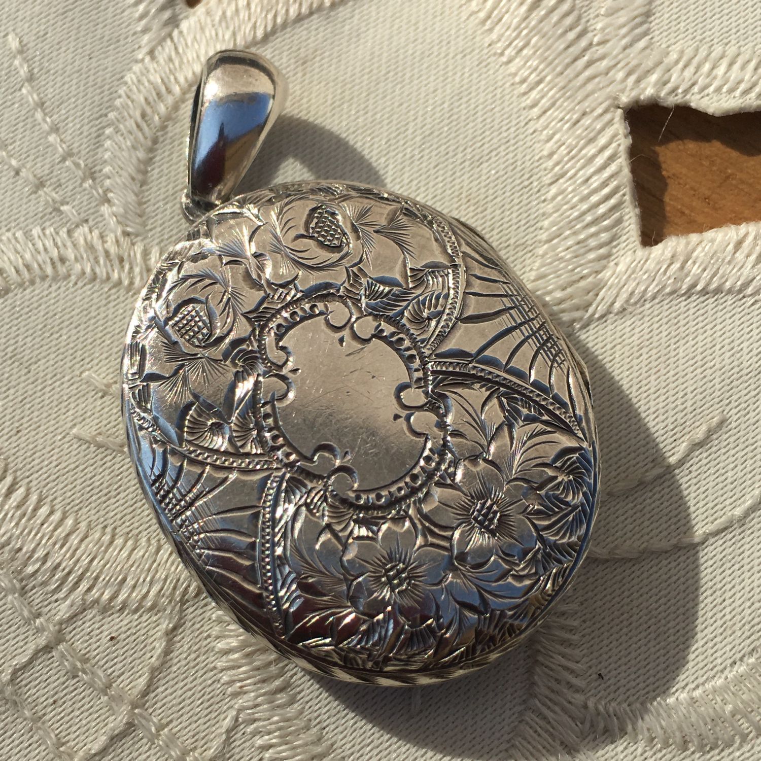 Серебрянный медальон антик
