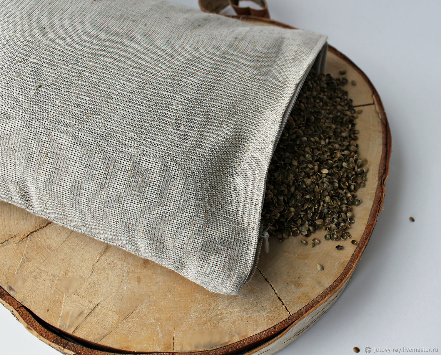 Travel pillow made of flax with a filler from the husk of hemp seeds, Pillow, Vologda,  Фото №1