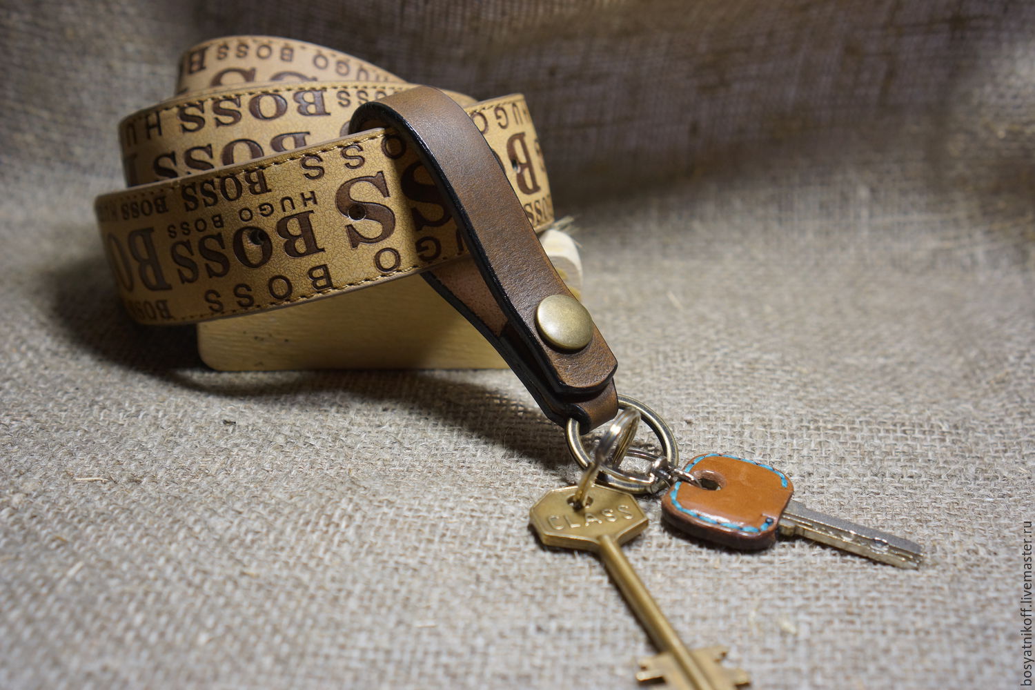 Кожаный брелок для ключей на ремень ручной работы