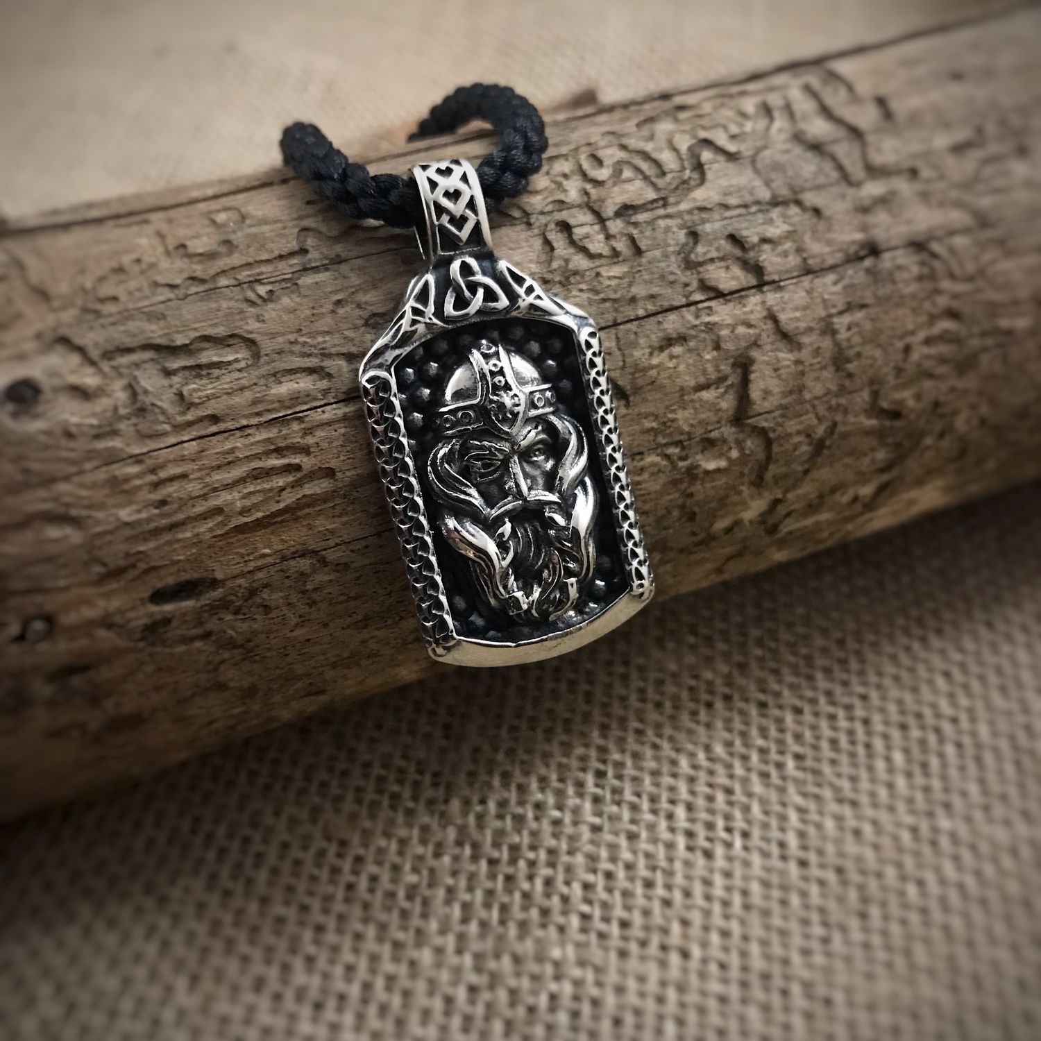 славянский бог велес амулет. талисман. талисман бога. славянский оберег трискель. индейский дух бога солнца амулет.