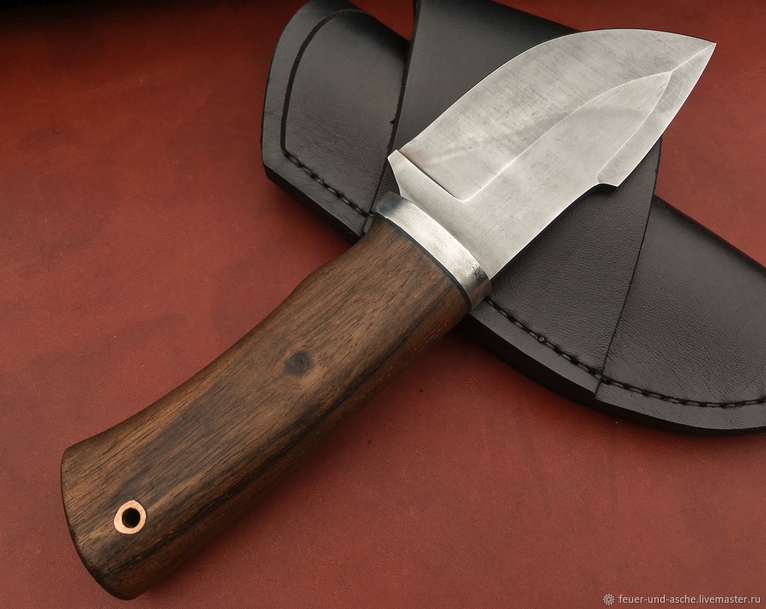 Кованый шкуросъемный нож Караколь