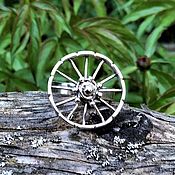The wheel of life Celtic amulet copper pendant green zoisite