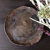 Тарелка с отпечатками натуральных растений