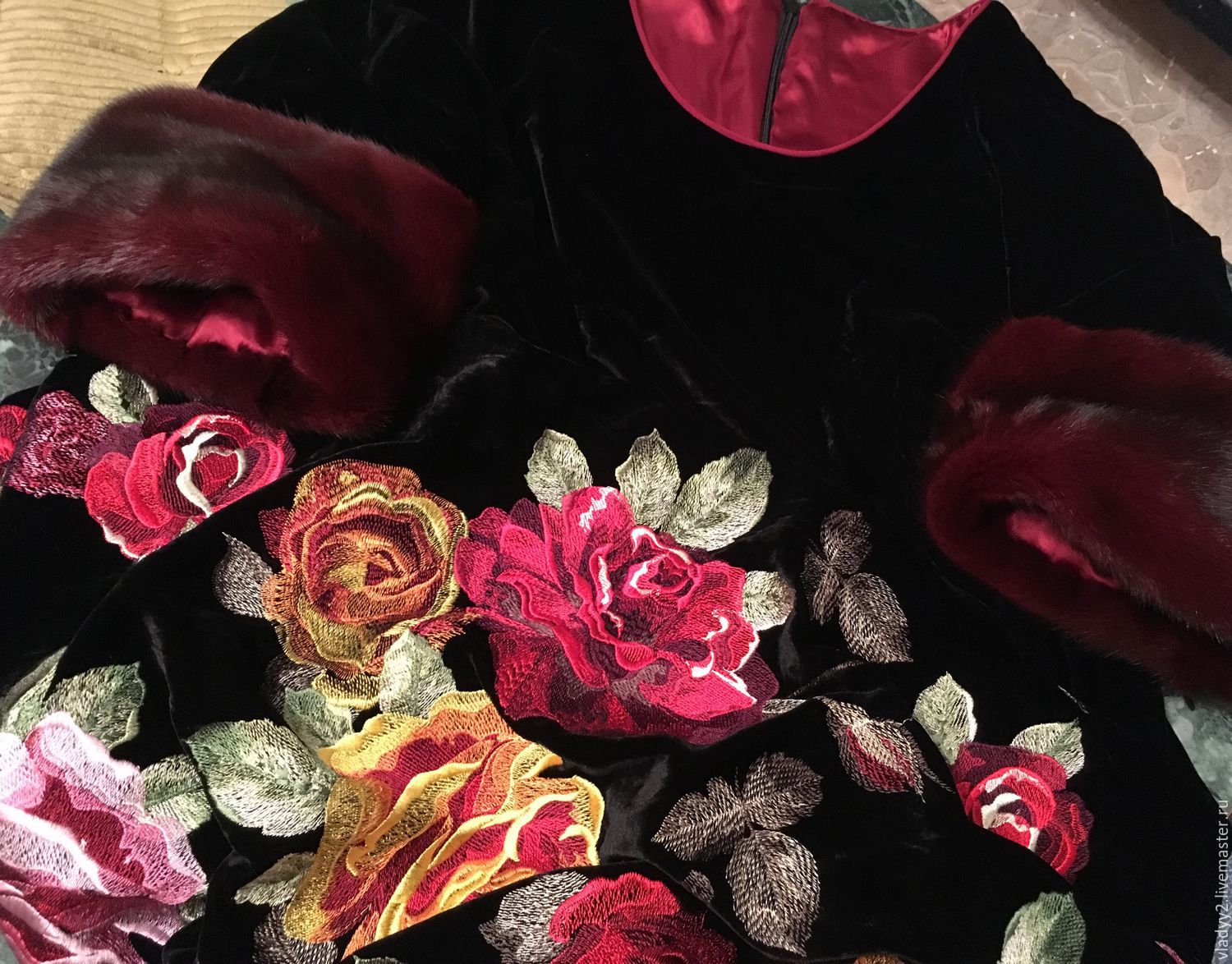 Платья с вышивкой розы