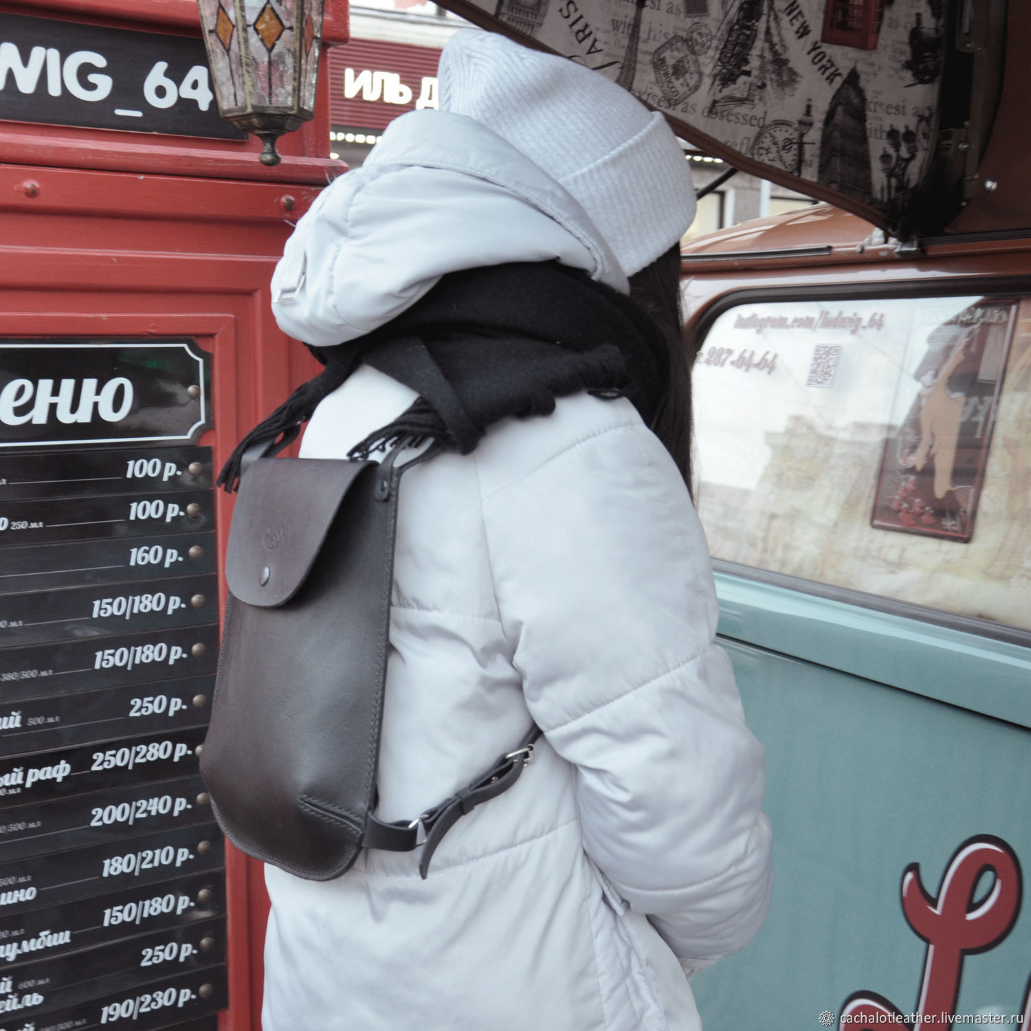 Фирменный женский бело-черный рюкзак по скидке