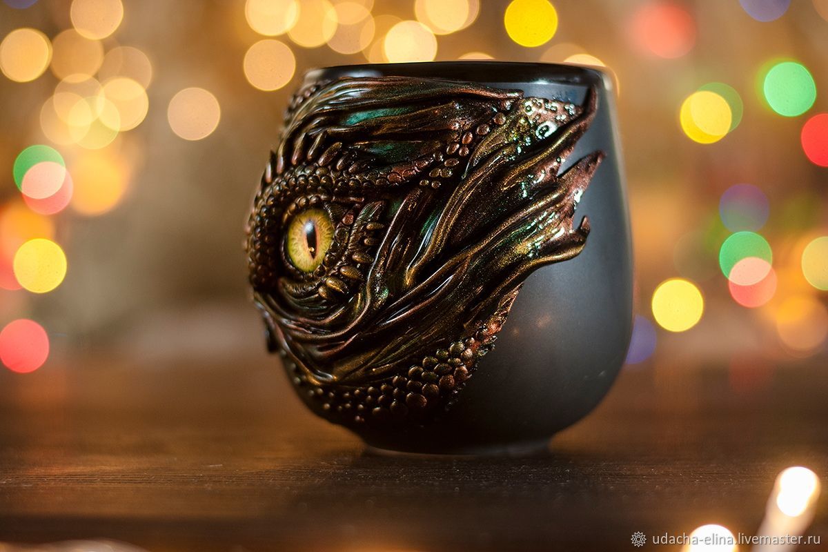 глаза формы дракона