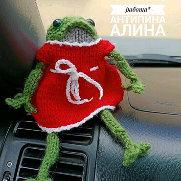 Куклы и игрушки ручной работы. Ярмарка Мастеров - ручная работа Лягушка вязаная в свитере. Handmade.