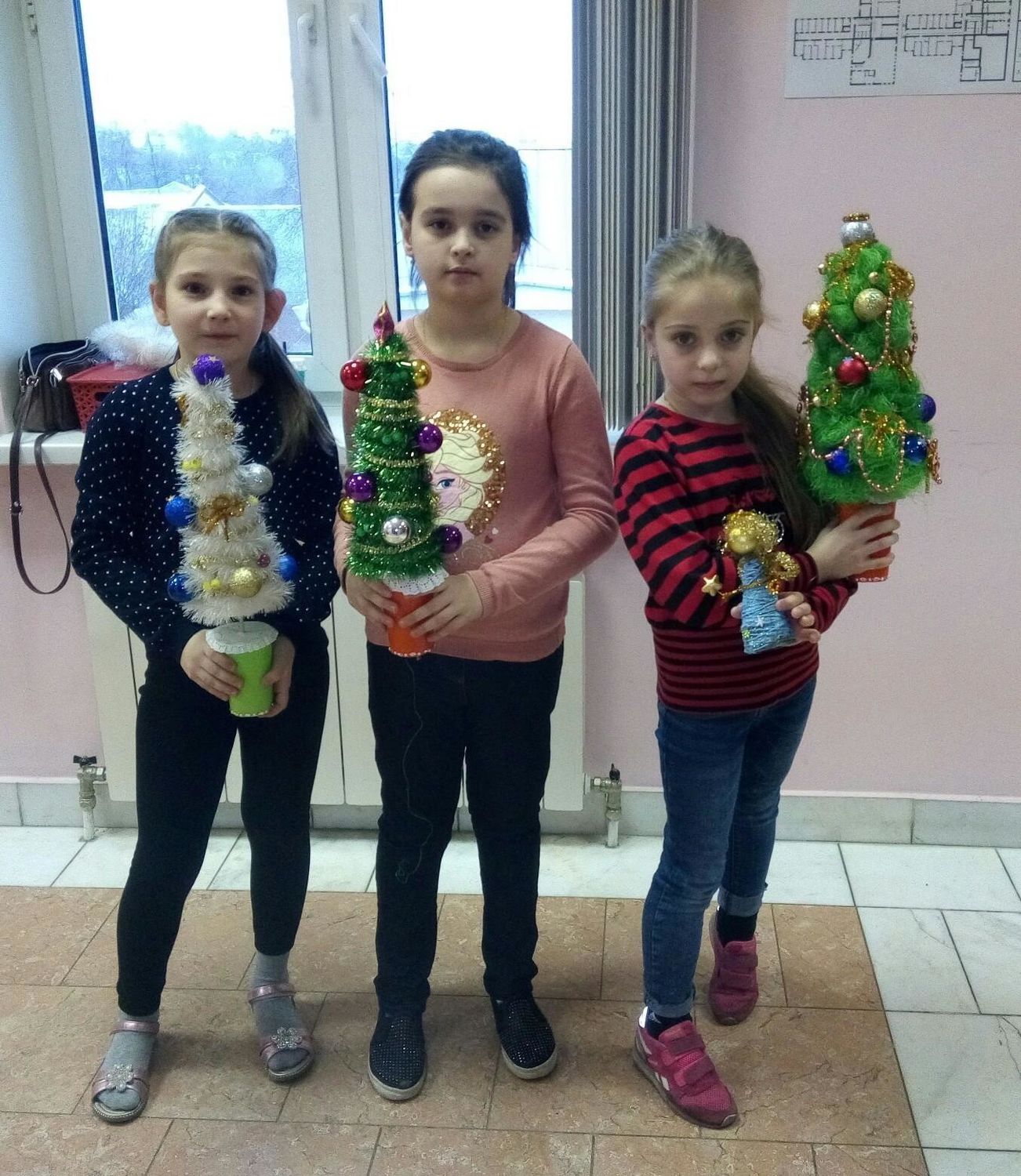 Участницы детского новогоднего мастер-класса 