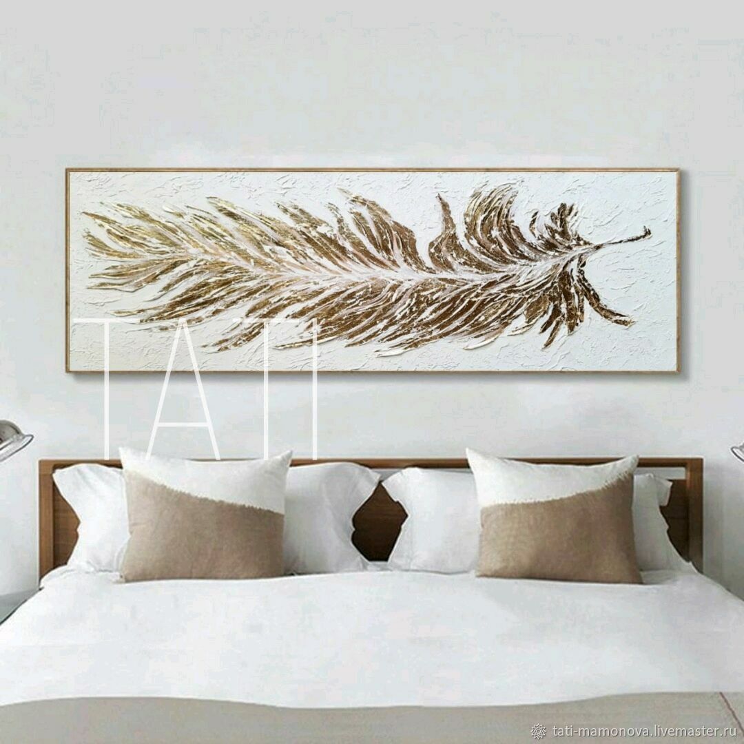 Фотообои перья над кроватью