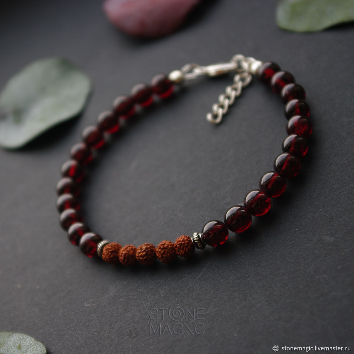 гранат альмадин браслет. уральские самоцветы гранатовый браслет. мужской браслет из граната. мужской браслет из граната. браслеты из граната для мужчин.