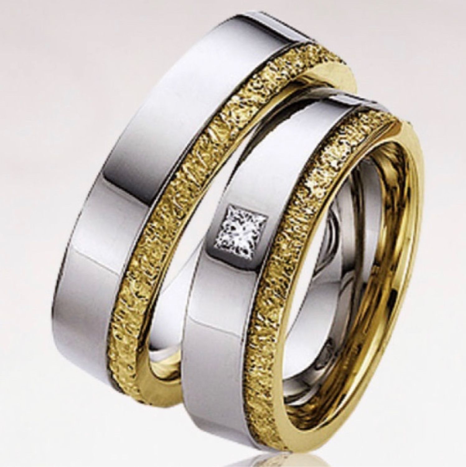 Золотые обручальные кольца Картье