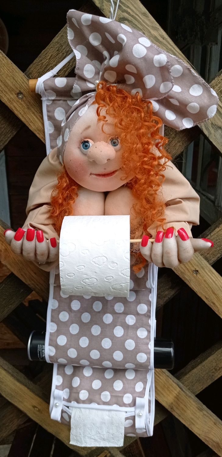 Как сделать куклу-держатель для туалетной бумаги своими руками